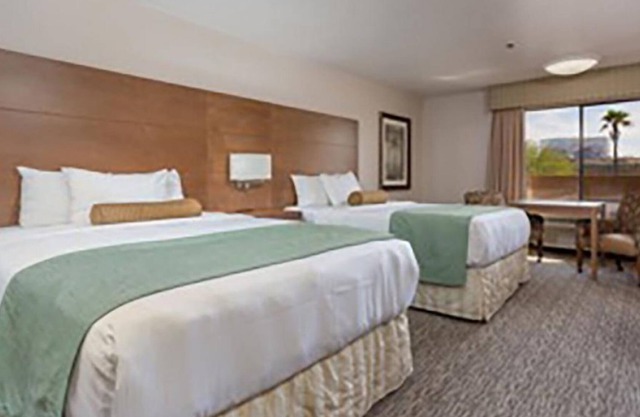 Adventure Awaits! Four Spacious Units Pool, Hot Tub and Parking