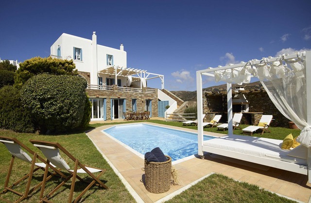 Aegean Majesty: Villa Helias – 4 Bedroom Getaway, Private pool, Gym