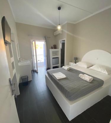 AEGEAN VIEW SEASIDE ROOMS AND STUDIOS KEA