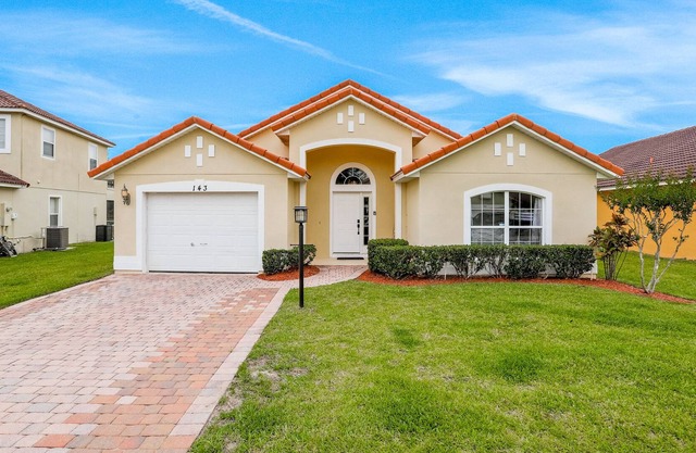 Affable home with pool, lanai, grill, Pack-N-Play, & kitchen - snowbird-friendly