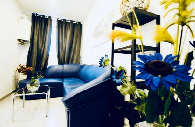 Affordable 2BR +1LR 10 Min to St. Stephen's
