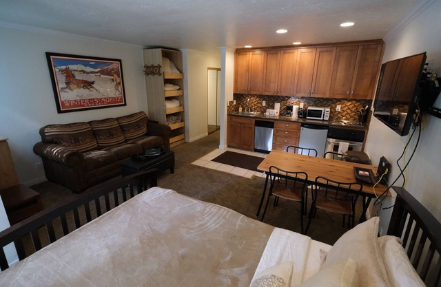 Affordable studio close to slope and golf