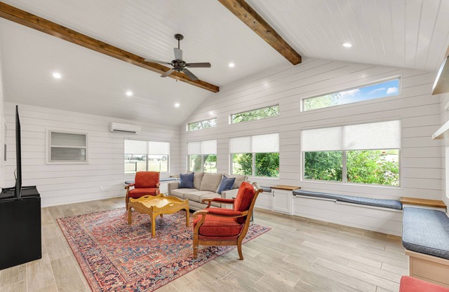 Aggie Game Day Retreat - Sleeps 12, Less Than 2 Miles to Kyle Field