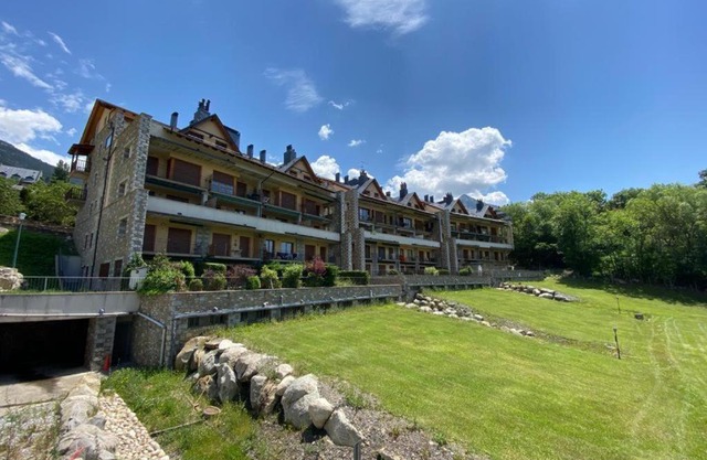 Agradable apartamento con jardín privado en Cerler