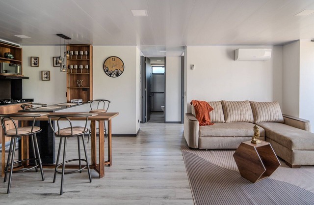 |Ahead| Spacious 3BR close to airport and parking