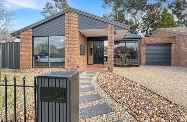 Ailsa House 30 - Centre of Mansfield.