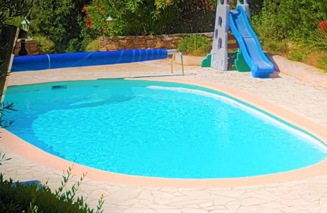 Air-Con Villa 5 Rooms, Sleeps 8, Private Pool in Roquebrune-sur-Argens