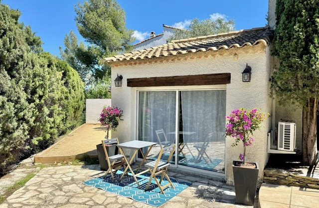 Air-conditioned studio near Cassis