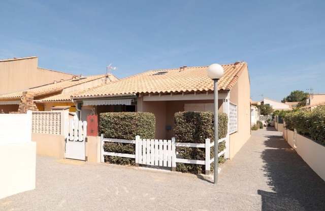 Air-conditioned villa 150 m from the beach. Pets allowed