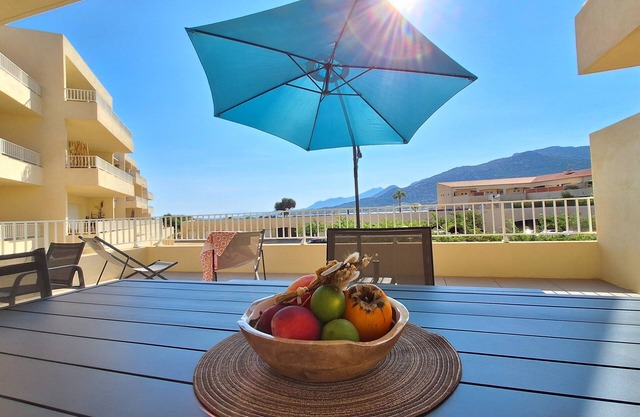 Air-conditioned apartment just a stone's throw from the beach and shops!