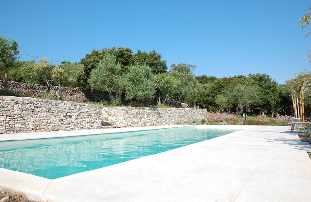 AIR CONDITIONED ARCHITECT VILLA, HEATED SWIMMING POOL, CLOSE TO THE BEACHES 4bed/9guests