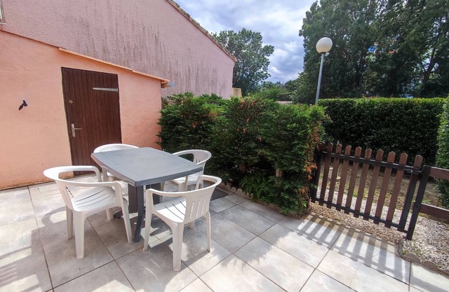 Air-Conditioned Pavilion with Terrace, Secure Parking, 500m from Beach