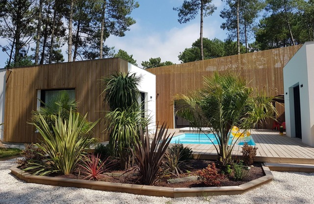 Air-conditioned villa, 4 bedrooms, 4 bathrooms, heated pool, jacuzzi, sauna