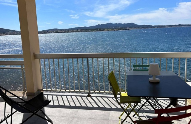 Air-conditioned seaside apartment, within walking distance of the beach and port with sea view.