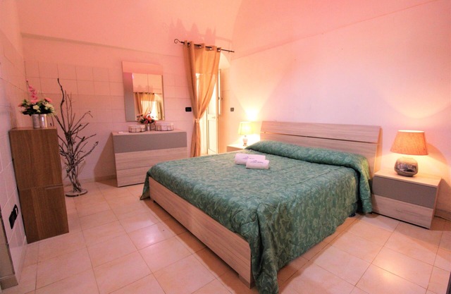 Air-conditioned two-room apartment in historic center