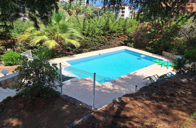 Ajaccio 2 bedroom flat in villa, private swimming pool in garden, nearby beach