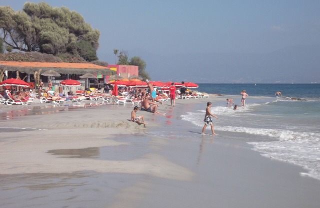 AJACCIO Furnished apartment with breathtaking sea view, facing Marinella beach.