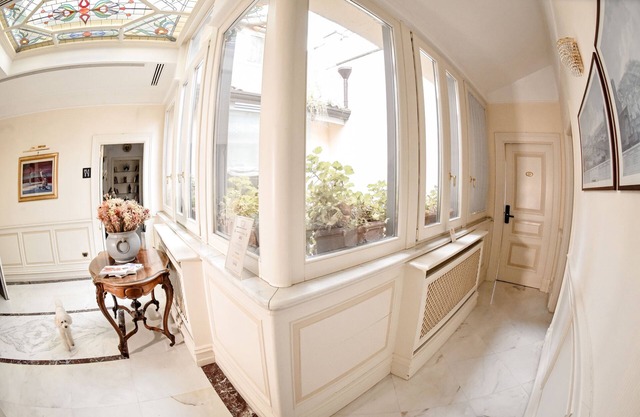 Al Centro Luxury Home