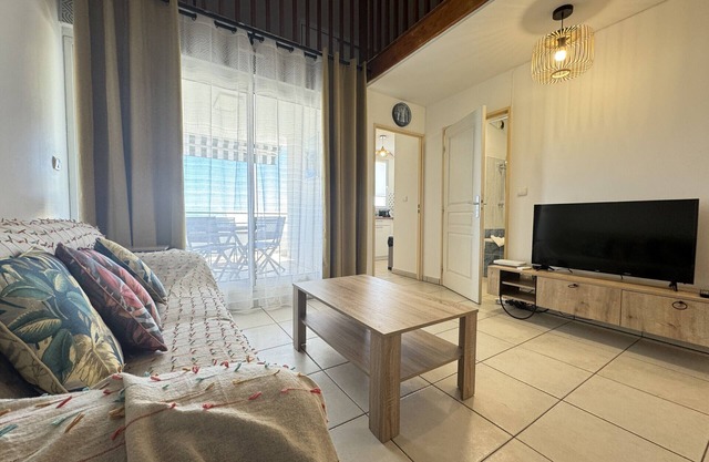 Alexandrin, Appt pour 3 personnes avec vue mer