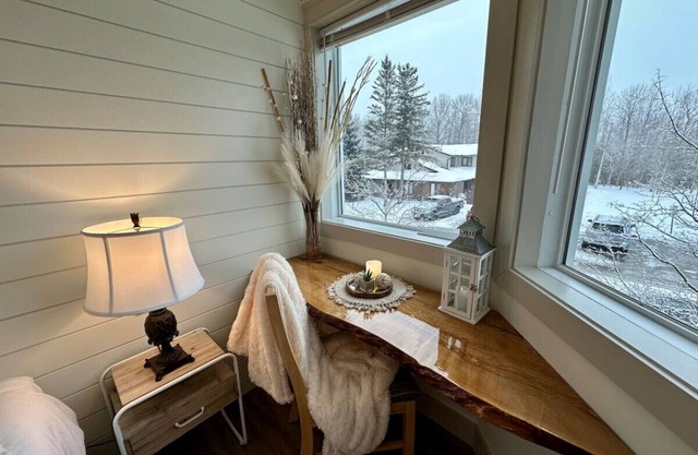 Algonquin tranquil centrally located townhome