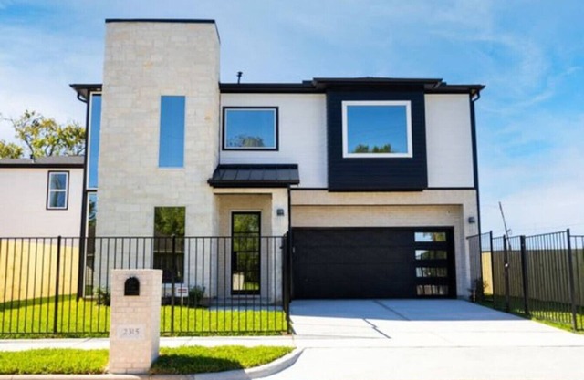 Alim Pad 1: Chic brand new house near Downtown