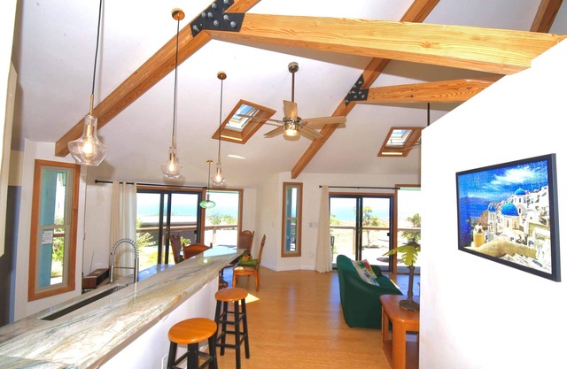 All in Japanese 🇯🇵 Located on the dry side of Waimea, the sunset and the wonderful sea view
