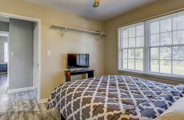 All Inclusive 2 Bedroom Home Near Downtown