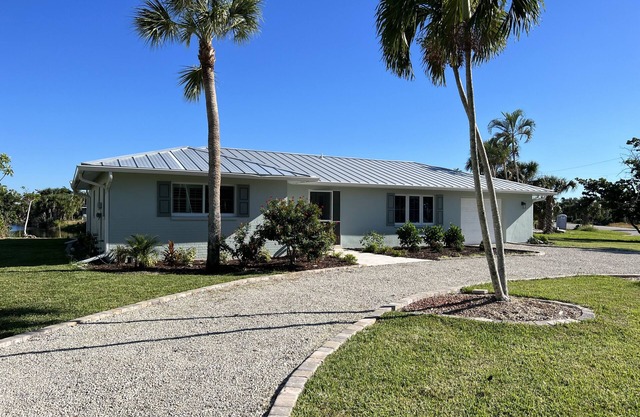 ALL NEW BEACH RETREAT IN SANIBEL/BEACH ACCESS ACROSS THE STREET