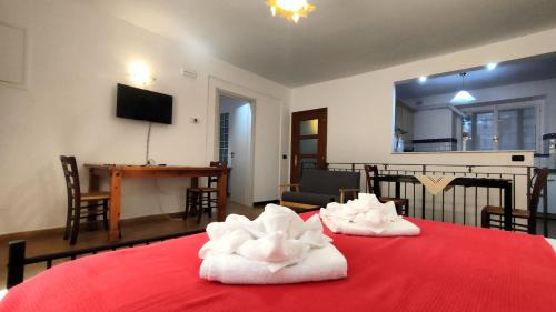 ALL'OMBRA DI SANTA CHIARA, 4 minuti da San Carlo Acutis, NUOVO con la "solita" QUALITÀ di MyAssisiSuite, 140 mq, Piano Terra 2 Ingressi 3 Camere 2 Bagni, Idromassaggio, Perfetto - La nostra FORZA è la DISPONIBILITÀ Live 24-7, MÓWIMY PO POLSKU