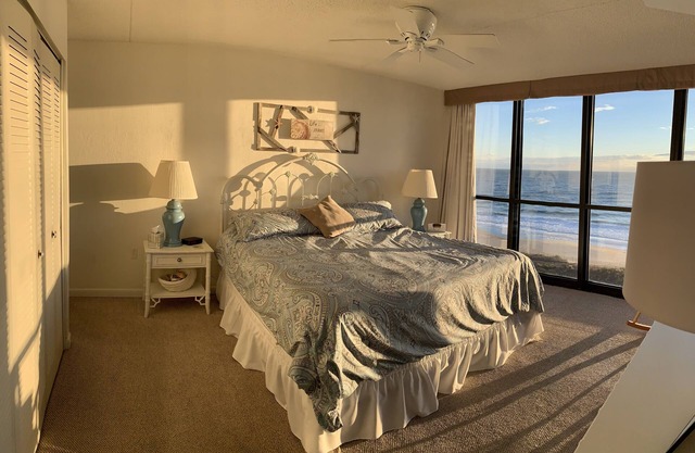ALL OPEN DATES DISCOUNTED 10%! Oceanfront Paradise 7th Floor: Linens included!