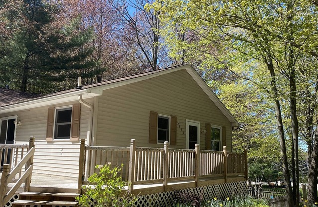 All-Season Vacation Get-Away and Private Disc Golf Course