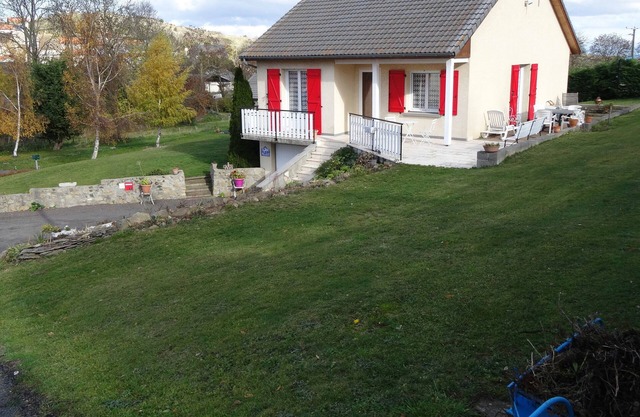 All year round near lake AYDAT comfortable house 4 persons, Auvergne volcanoes
