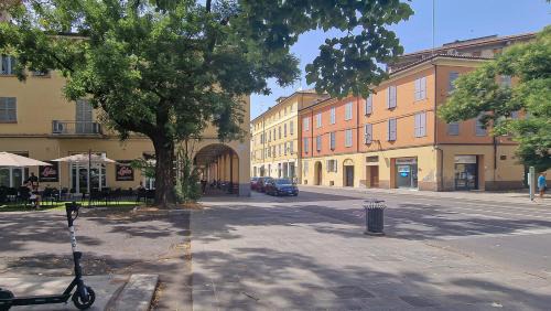 Alle Porte Del Centro - Guest House - Reggio Emilia - Ingresso Centro Storico - Parcheggio Gratuito