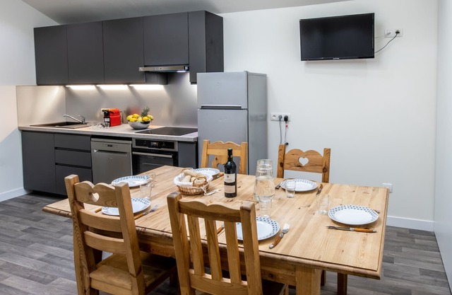 Allevard-les-Bains 2 Bedrooms for 3-5 people, Air conditioning