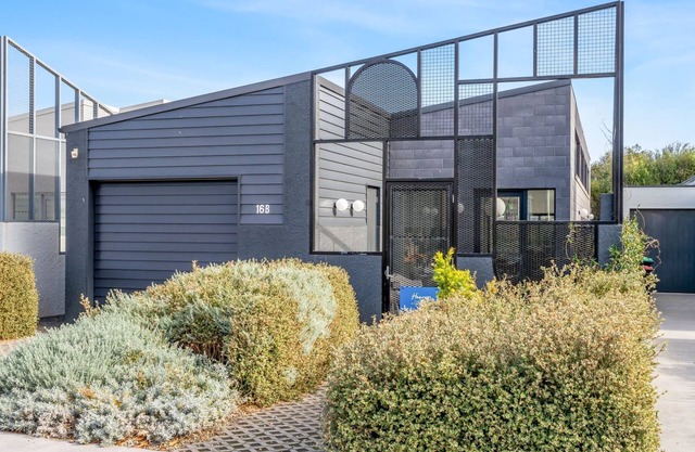 ALLURE - a stunning townhouse situated in the heart of this picturesque coastal town of Port Fairy
