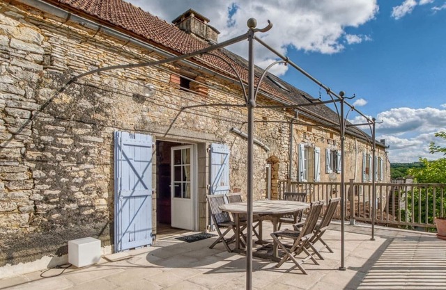 Alluring Holiday Home in Dégagnac with Heated Pool