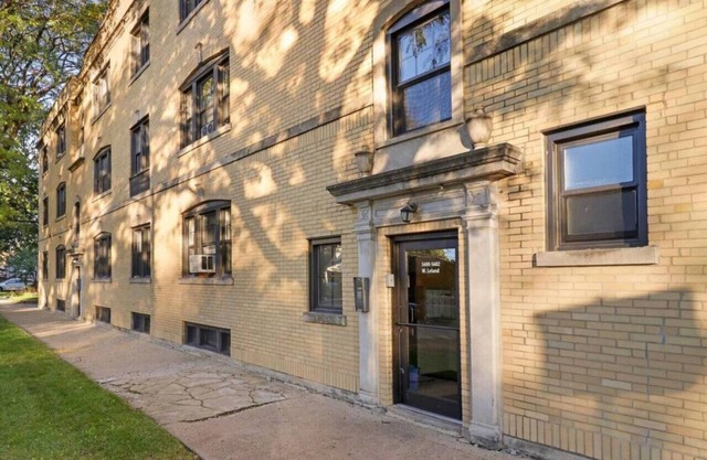 Alluring Studio in Jefferson Park Near Shops