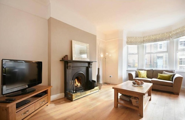 ALNBANK, pet friendly, country holiday cottage in Alnmouth