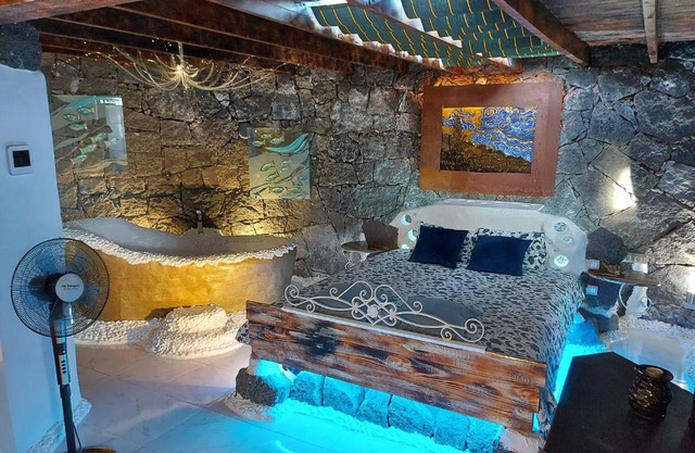 ALOELUX VILLA ! - Private Villa with Jacuzzi, cinema ,massage ,wonderful view, art desing villa