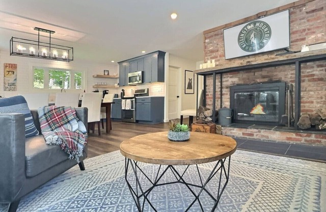 Alpine Chalet Grill, Fire pit, Pool, Gym, CornHole