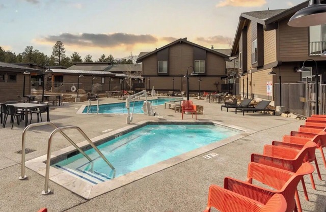 Alpine Room with Sauna & Steam Room Access Near Mammoth Ski Adventures