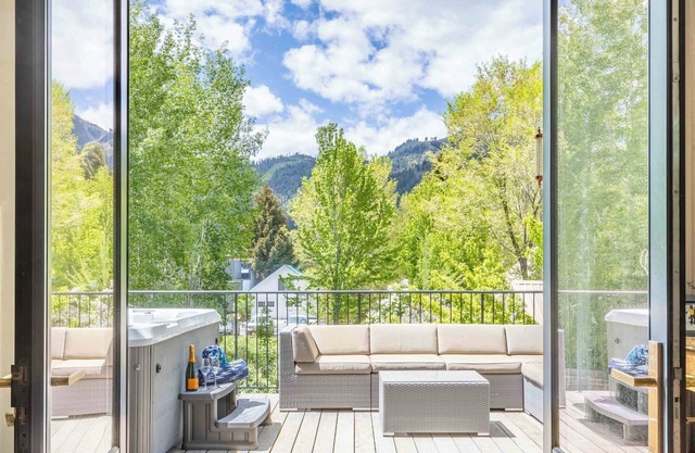 Alpine Rowhouse - Boutique Luxury in Town