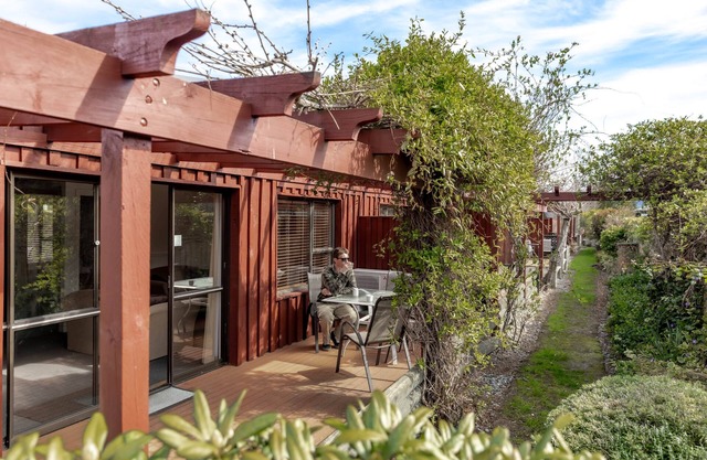 Alpine Springs Motel | Unit 7 - H2521B