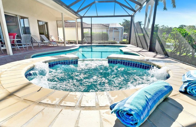 Altaira - Top Location, Lake View, Pool, Spa,4 Bed