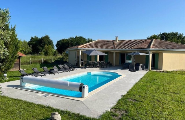 Amathée nice quiet house with swimming pool