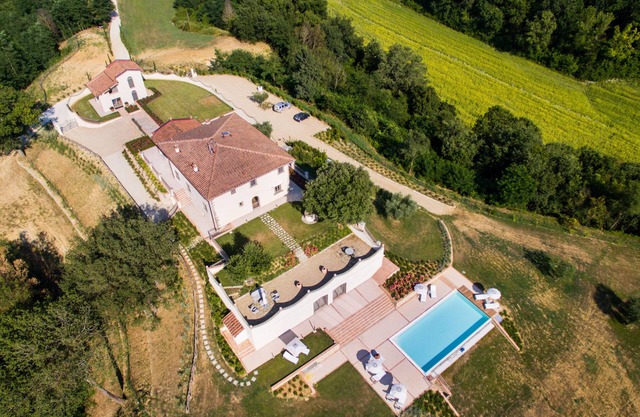 Amazing villa close to Florence with private swimming pool and garden