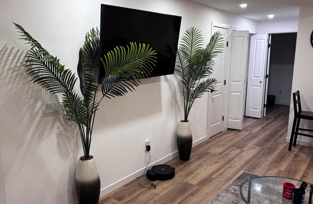 Amazing 1 bedroom apartment close to the YYC airport