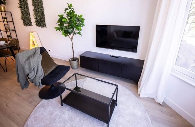 Amazing 1 Bedroom Serviced Apartment 53m2 -NB304A-