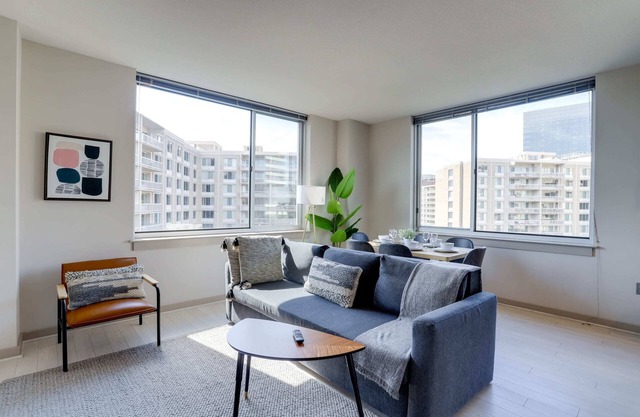 Amazing 2BR Apartment @Crystal City WRooftop