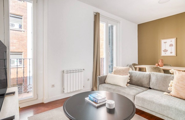 Amazing 2BR in Palacio, in the heart of Madrid, by Blueground